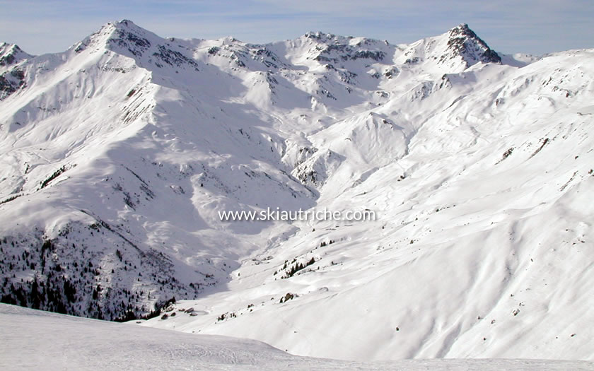 Vue sur les pistes de ski au-dessus de Lanersbach